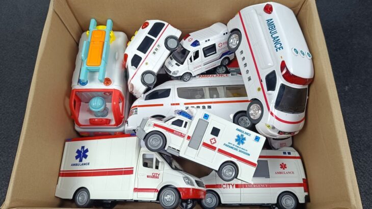 救急車（ミニカー）たちが坂道走る。緊急走行テスト。サイレン鳴る トミカMiniature ambulances drive up a hill. Emergency driving test.