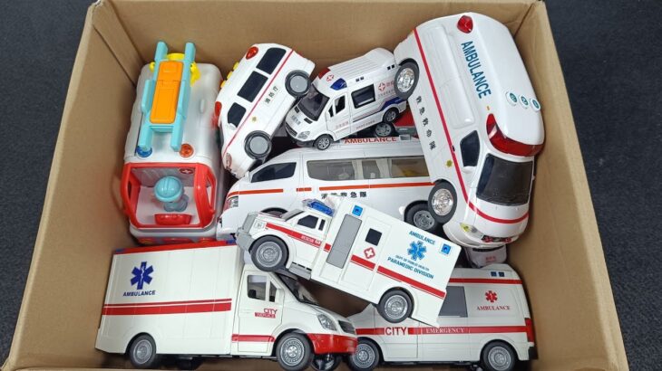 救急車（ミニカー）たちが坂道走る。緊急走行テスト。サイレン鳴る トミカMiniature ambulances drive up a hill. Emergency driving test.