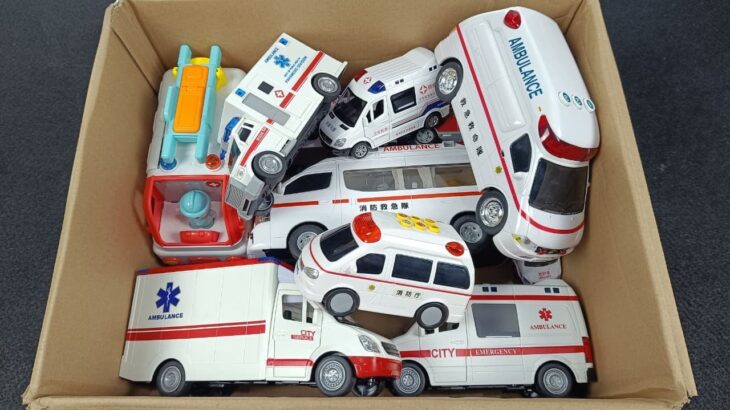 救急車（ミニカー）たちが坂道走る。緊急走行テスト。サイレン鳴る トミカMiniature ambulances drive up a hill. Emergency driving test.