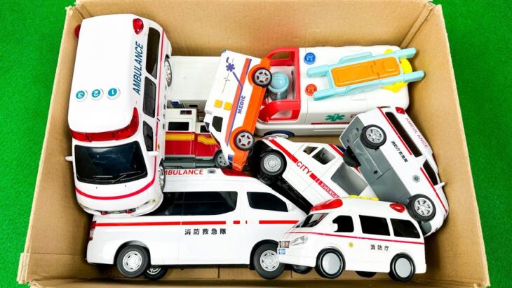 救急車（ミニカー）たちが坂道走る。緊急走行テスト。サイレン鳴る トミカMiniature ambulances drive up a hill. Emergency driving test.