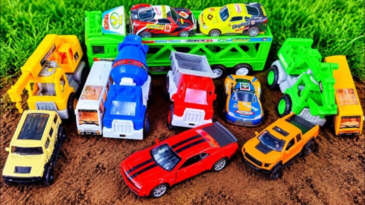 救急車（ミニカー）たちが坂道走る。緊急走行テスト。サイレン鳴る トミカMiniature ambulances driveup a hill. Emergency driving test.