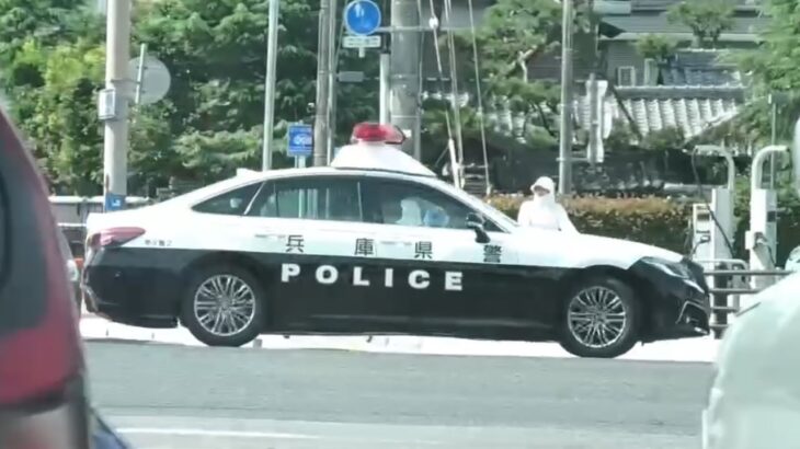 🚨交差点をUターンして加速するパトカー🚨兵庫県警🚨 #パトカー #兵庫県警 #走行動画