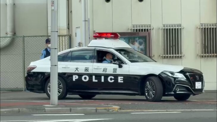 🚨駐車するパトカー🚨大阪府警🚨赤色灯🚨 #パトカー #大阪府警 #赤色灯 #警察官