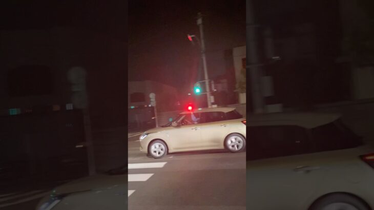 【静岡県警察】スイフトの覆面、パトカー緊急走行中