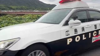 パトカー　緊急走行