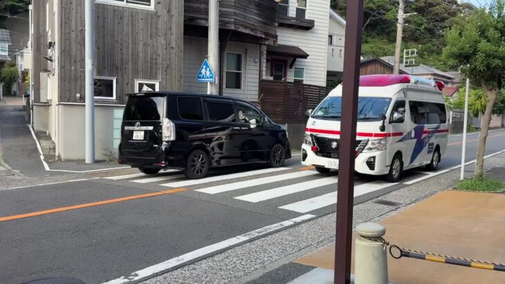 逗子駅付近を緊急走行するパラメディック救急車【北救急隊・逗子市消防本部】