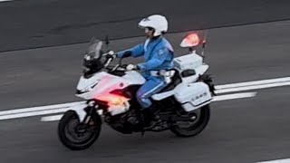 白バイ　緊急走行