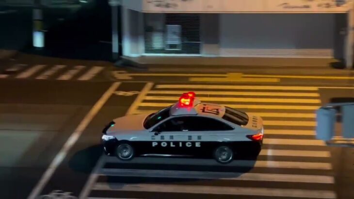 パトカー　緊急走行