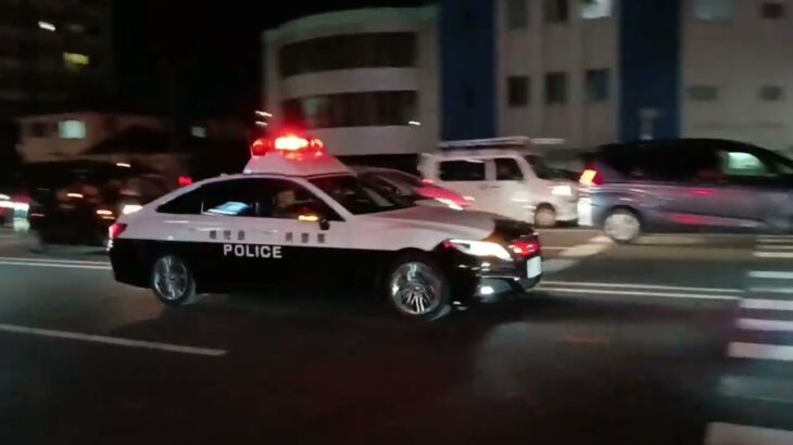 【緊急走行】220系クラウンパトカーがマイクパフォーマンスをしながら中州通りを緊走！鹿児島県警察地域課中央1