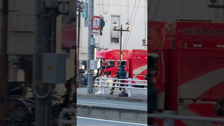 【緊急走行】神消30、緊急走行！！【神戸市消防局】#shorts  #緊急走行 ＃消防車 #救急車 #emergency #fire #救急車＃サイレン