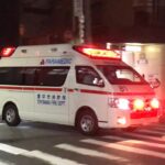 【緊急走行】中崎町駅前交差点を直進する救急車。豊中市消防局　救急81
