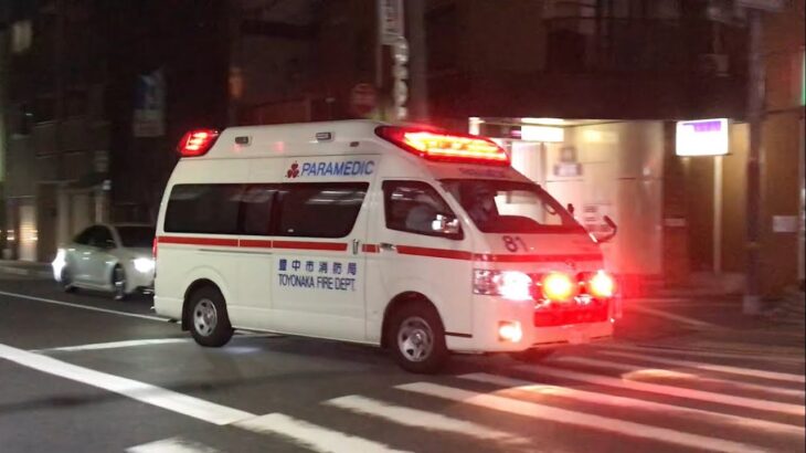 【緊急走行】中崎町駅前交差点を直進する救急車。豊中市消防局　救急81