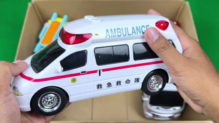 救急車のミニカー走る！緊急走行テスト。坂道走る☆Ambulance minicar runs in an emergency! Slope driving test