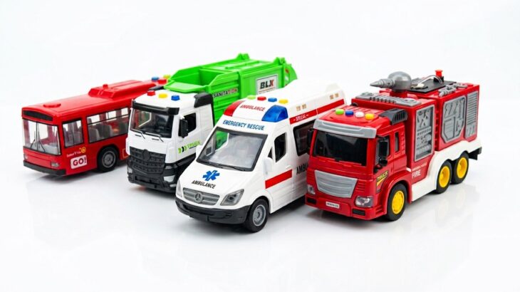 救急車（ミニカー）たちが坂道走る。緊急走行テスト。サイレン鳴る トミカMiniature ambulances drive up a hill. Emergency driving test.
