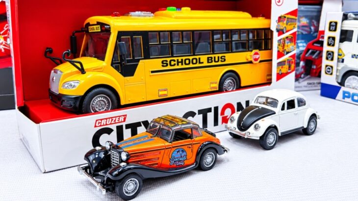 救急車（ミニカー）たちが坂道走る。緊急走行テスト。サイレン鳴る トミカMiniature ambulances drive up a hill. Emergency driving test.