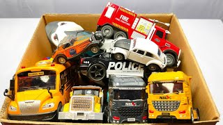救急車（ミニカー）たちが坂道走る。緊急走行テスト。サイレン鳴る トミカMiniature ambulances drive up a hill. Emergency driving test.