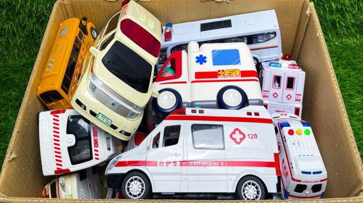 救急車（ミニカー）たちが坂道走る。緊急走行テスト。サイレン鳴る トミカMiniature ambulances drive up a hill. Emergency driving test.