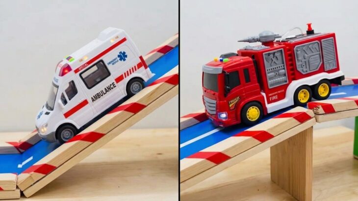 救急車（ミニカー）たちが坂道走る。緊急走行テスト。サイレン鳴る トミカMiniature ambulances drive up a hill. Emergency driving test.