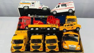 救急車（ミニカー）たちが坂道走る。緊急走行テスト。サイレン鳴る トミカMiniature ambulances drive up a hill. Emergency driving test.