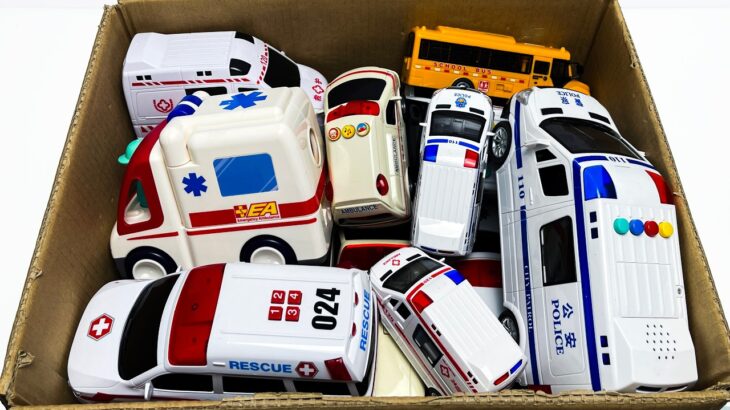 救急車（ミニカー）たちが坂道走る。緊急走行テスト。サイレン鳴る トミカMiniature ambulances drive up a hill. Emergency driving test.