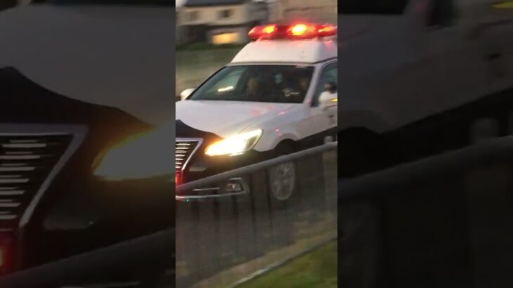パトカー緊急走行と一般車の忖度（そんたく）