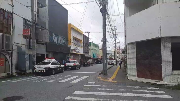 沖縄市胡屋事件現場　パトカー緊急走行　臨場