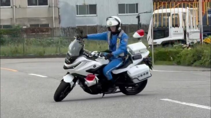 😳😳白バイのテクニックが凄い😳😳 #白バイ #兵庫県警 #白バイ隊員