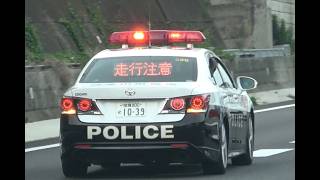 パトカー緊急走行で現場へ出動